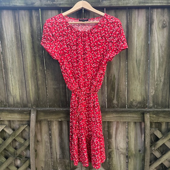 Banana Republic Dresses & Skirts - Banana Republic‎ Red Ditsy Floral Short Sleeve Ruffle Midi Dress Tie Sz Medium